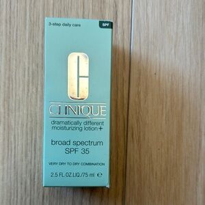 Clinique Broad Spectrum SPF 35 Lotion - Mint Green